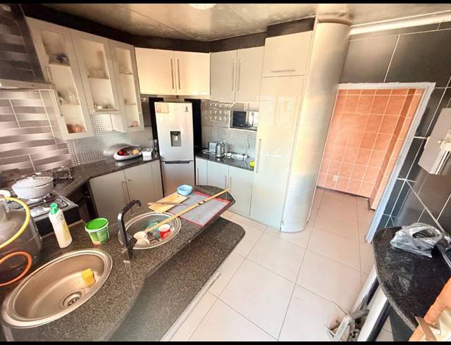 3 BEDROOM HOUSE FOR SALE IN VANDERBIJLPARK SE 6